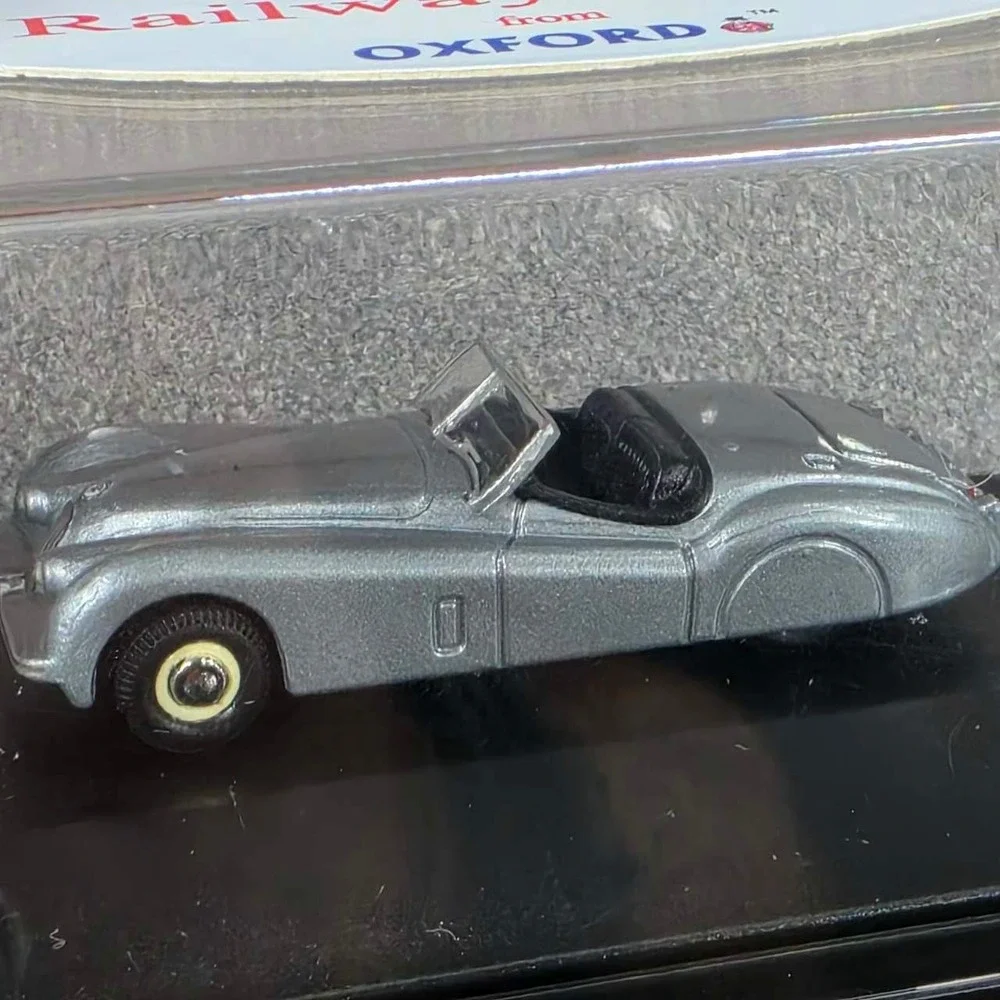 Oxford Diecast capture elegance